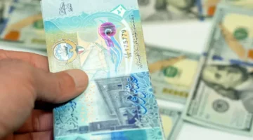 صدمة في البنوك المصرية.. سعر الدينار الكويتي مقابل الجنيه المصري تقفز بشكل غير مسبوق وهذا أعلى ما وصل إليه اليوم